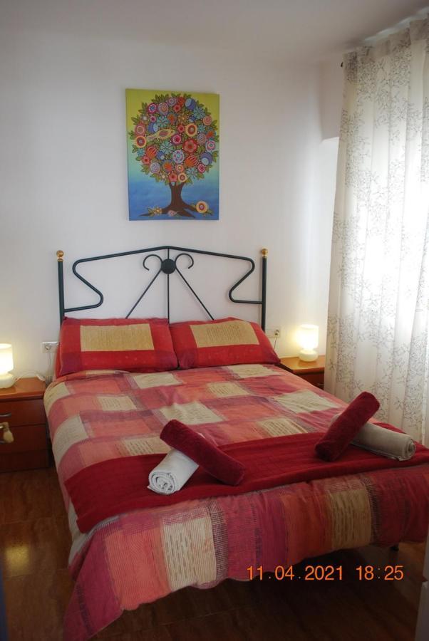 Chez Alison! Central Nerja Apt Exterior foto